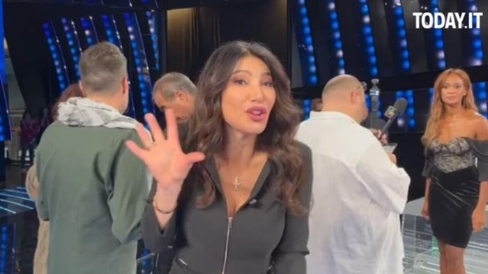 Carmen Di Pietro debutta a Tale e Quale Show ispirandosi a Pamela Prati e Valeria Marini