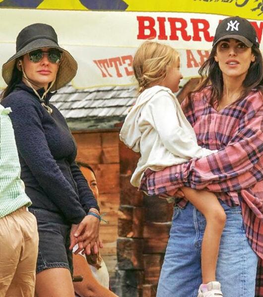 Eleonora Berlusconi e la moglie di Luigi Berlusconi, foto da Chi-2 Eleonora Berlusconi e la moglie di Luigi Berlusconi, foto da Chi-2