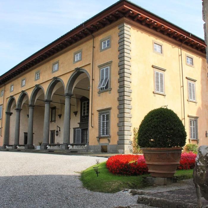 Uno scorcio di Villa Oliva, foto @villaoliva_lucca via Instagram matrimonio buffon d'amico-4