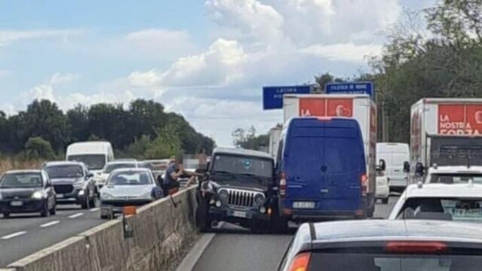 Fuga rocambolesca in contromano: auto rubata scatena il caos a sud di Roma