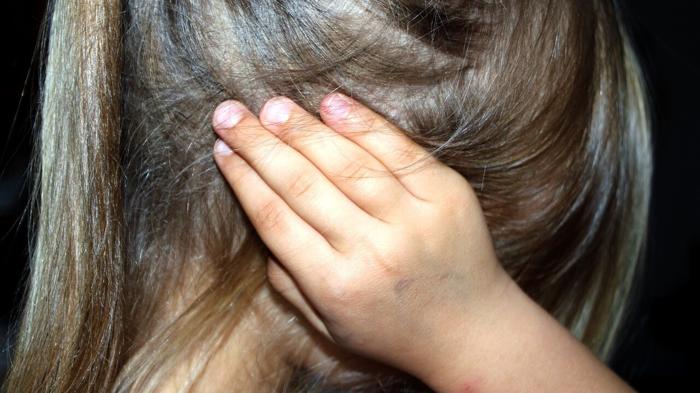 Madre condannata a 10 anni per maltrattamenti estremi su figli