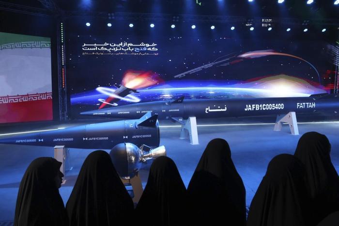 Il missile Fattah durante la presentazione avvenuta il 6 giugno 2023 (Foto LaPresse) fattah missile lapresse