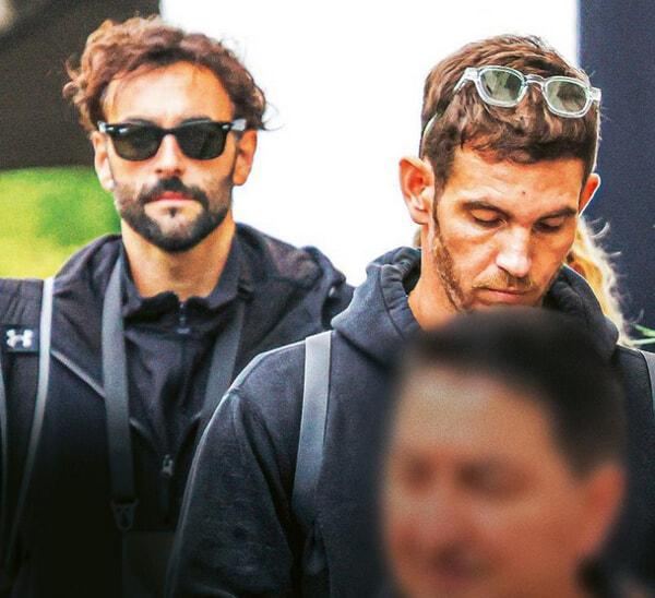 Mengoni e l'amico, foto da Chi-2 Mengoni e l'amico, foto da Chi-2