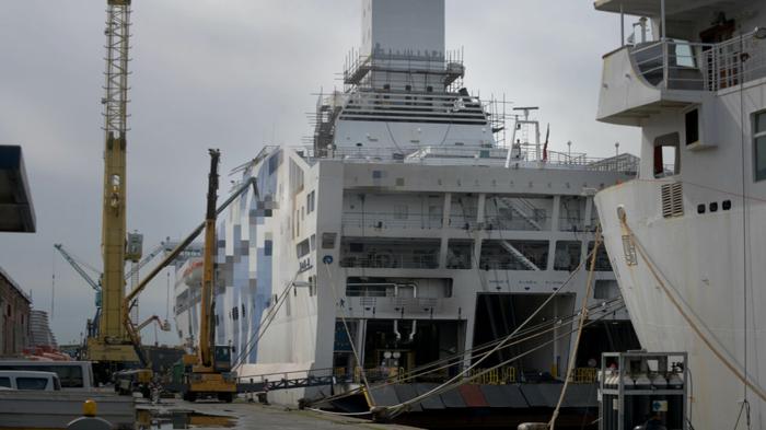 Tragedia al Porto di Napoli: Lavoratore Ucciso da Carrello