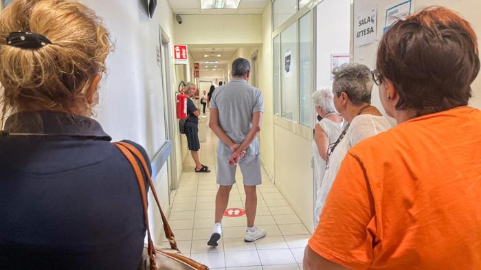 La vicenda surreale dell’uomo con la prenotazione dermatologica nel futuro