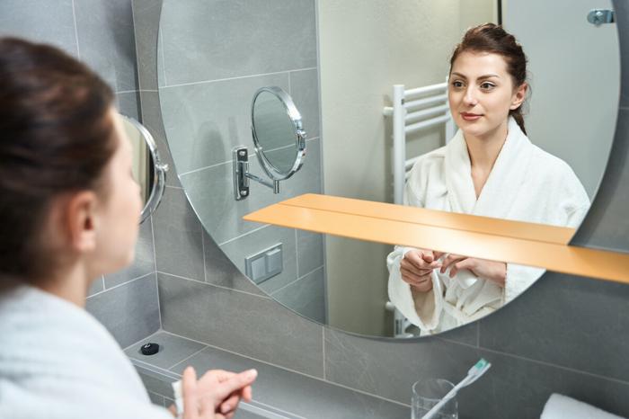 Lo specchio in bagno non deve essere rivolto verso la porta specchi casa-4