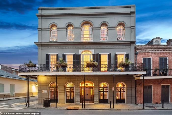 La casa acquistata da Nicolas Cage è stata teatro di diversi omicidi, foto Dailymail casa serial killer nicolas cage-2