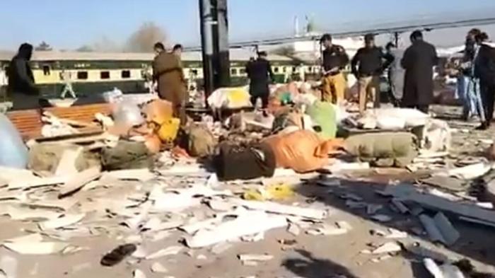 Esplosione mortale alla stazione ferroviaria di Quetta, Pakistan