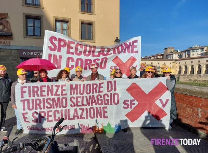 Flash-mob di Flash-mob conttro il G7 (foto FirenzeToday)