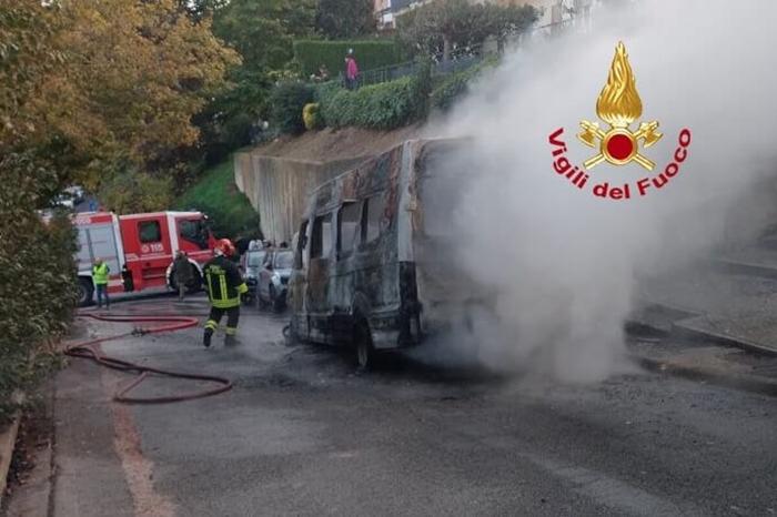 L'intervento dei vigili del fuoco grassina_scuolabus_vigilifuoco