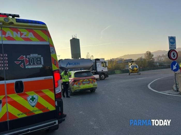 I soccorsi sul luogo dell'incidente (Foto da ParmaToday)
