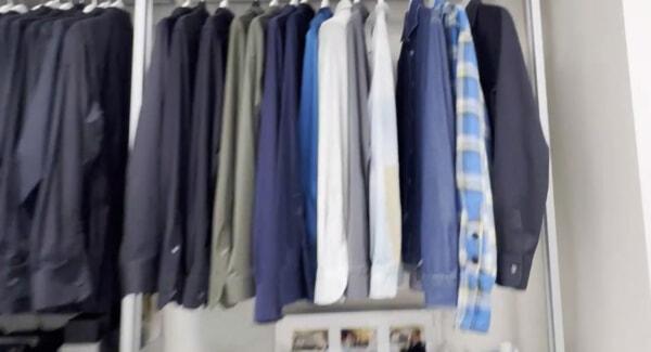 L'ordine cromatico dentro la cabina armadio di Gigi-2 L'ordine cromatico dentro la cabina armadio di Gigi-2