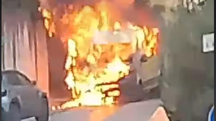 Eroe del quotidiano: conducente salva bambini da autobus in fiamme