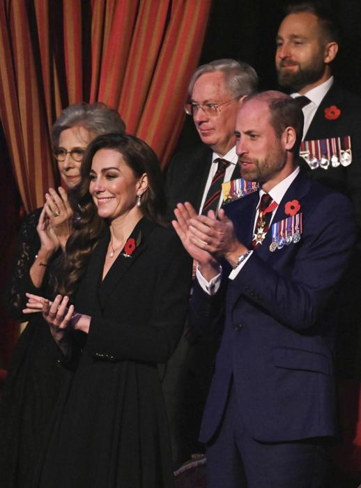 William con la barba  (foto Lapresse Chris J. RatcliffePool Photo via AP)