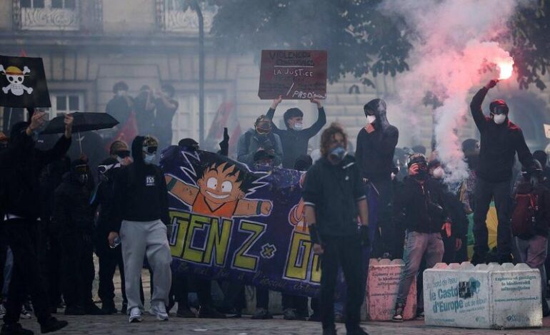 Proteste in Francia, saccheggiati negozi e showroom di lusso