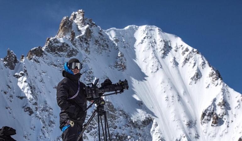 Himalaya, il cameraman che ha scelto di fermarsi a 8.000 metri