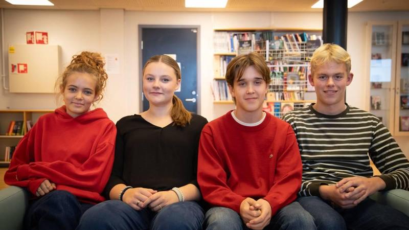 Erling Braut Haaland ha dato il via a una gara di lettura per il comune di Time, dove è cresciuto. Il sindaco Andreas Vollsund. La preside della scuola secondaria di secondo grado di Bryne, Iselin Gjære Lothe. La bibliotecaria Karen Hognestad Liland. Gli studenti Eirik Braut Ueland, Tormod Vetrhus, Synnøve Aasland e Vilja Nummedal.