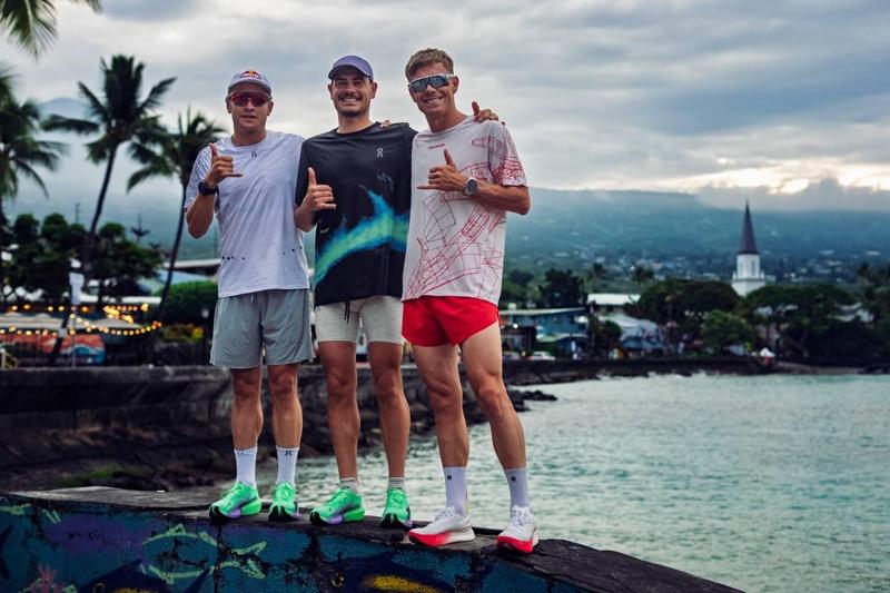 Foto: James Mitchell / James Mitchell I compagni di allenamento Kristian Blummenfelt, Gustav Iden e Casper Stornes alle Hawaii prima dei Mondiali.