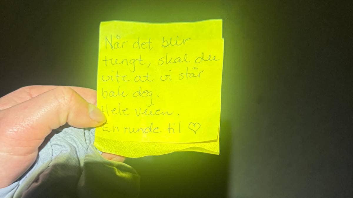 Biglietto con parole di incoraggiamento per Nora Kojen Stubbe durante la Muruvik Backyard Ultra