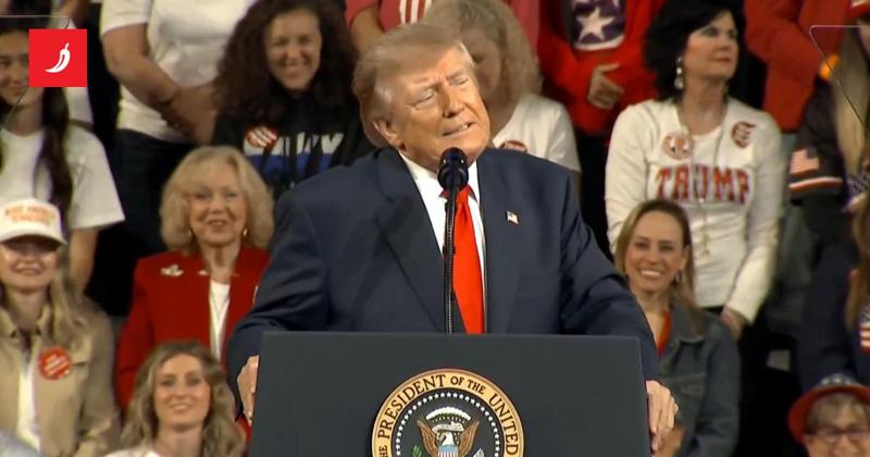 Trump: «Potrei dire sciocchezze e mi applaudireste comunque»