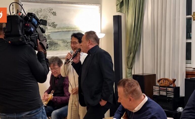 L’ambasciatore sudcoreano canta un classico rock croato