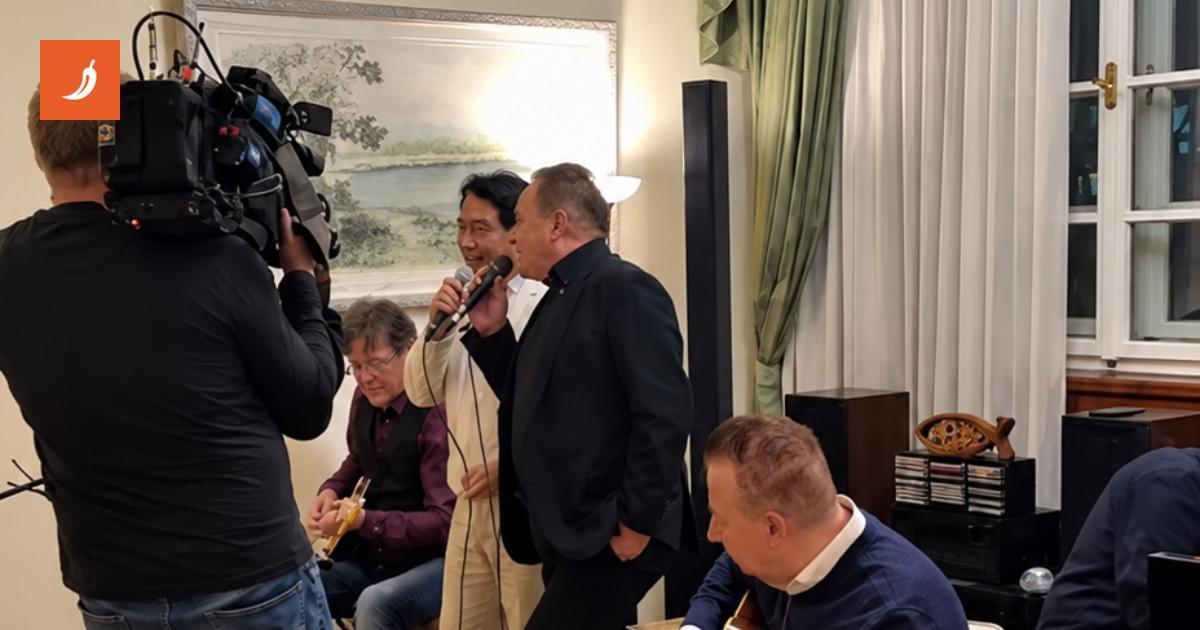 L’ambasciatore sudcoreano canta un classico rock croato