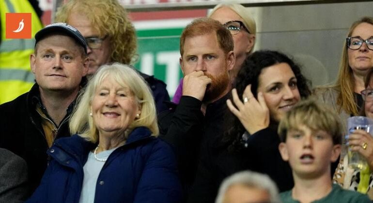 Harry fischiato allo stadio: le telecamere cambiano inquadratura