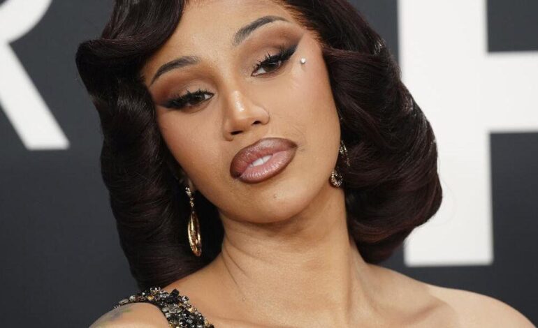 Cardi B vuole rifarsi il seno, ma ha paura dell’intervento