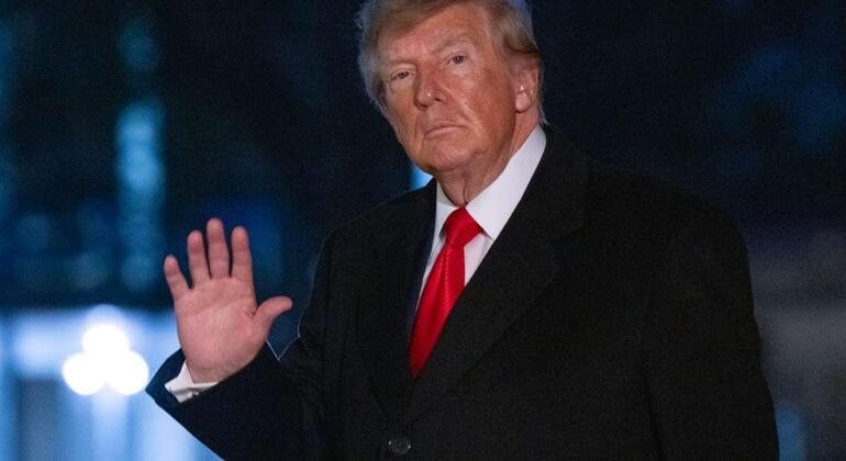 Stop agli spot con Trump: bloccati i fondi pubblici per 14 giorni