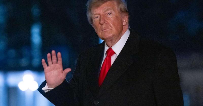 Stop agli spot con Trump: bloccati i fondi pubblici per 14 giorni