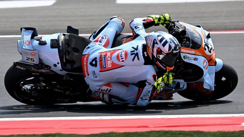 MotoGP, Raul Fernandez conquista la pole e firma il record