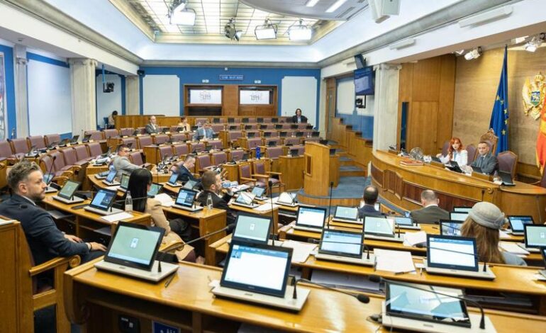 Montenegro, respinta la destituzione dopo l’omaggio a Mladić