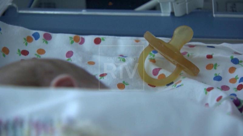 Atti di nascita sotto indagine: il marito indicato come padre