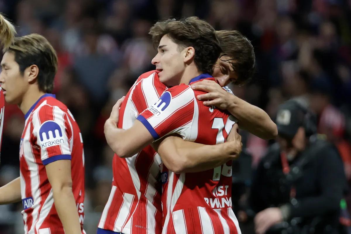 Álvarez passa dai fischi all’ovazione con un gol decisivo