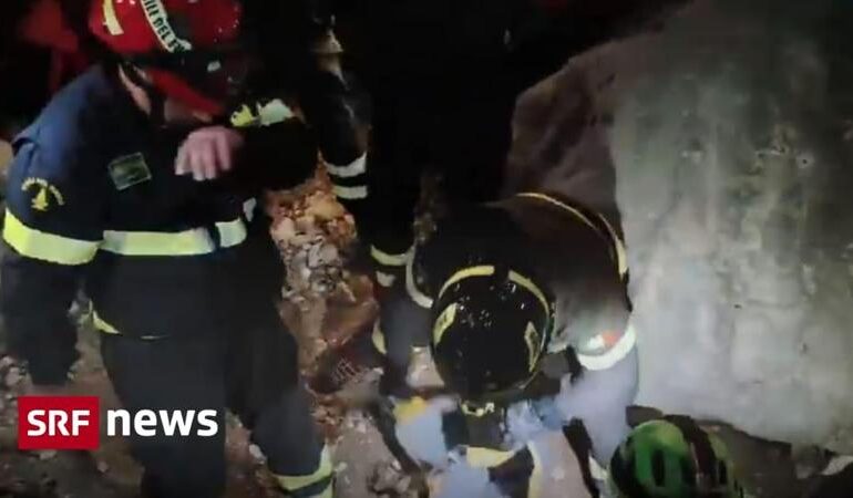 Speleologo intrappolato a 10 metri: i soccorritori scavano a mano
