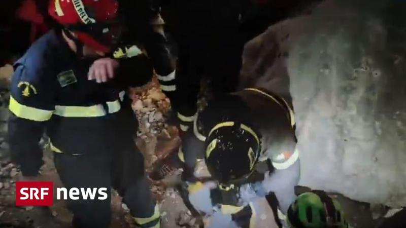Speleologo intrappolato a 10 metri: i soccorritori scavano a mano