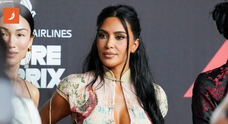 Kim Kardashian scherza con Brundle dopo il gelo a Monaco