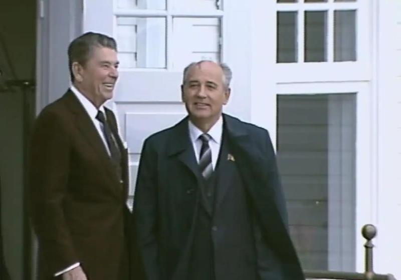 Immagini dalle riprese televisive di RÚV del vertice tra Mikhail Gorbaciov e Ronald Reagan a Höfði nel 1986.