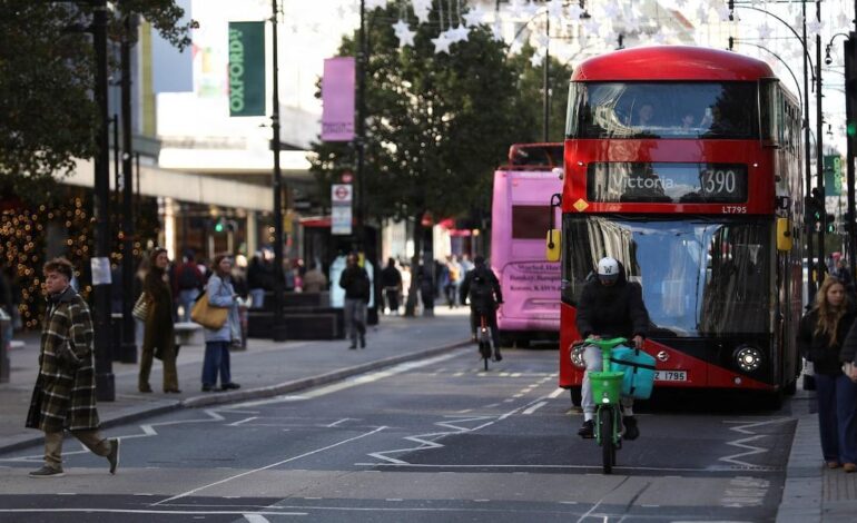 Oxford Street chiude al traffico: un chilometro ai pedoni