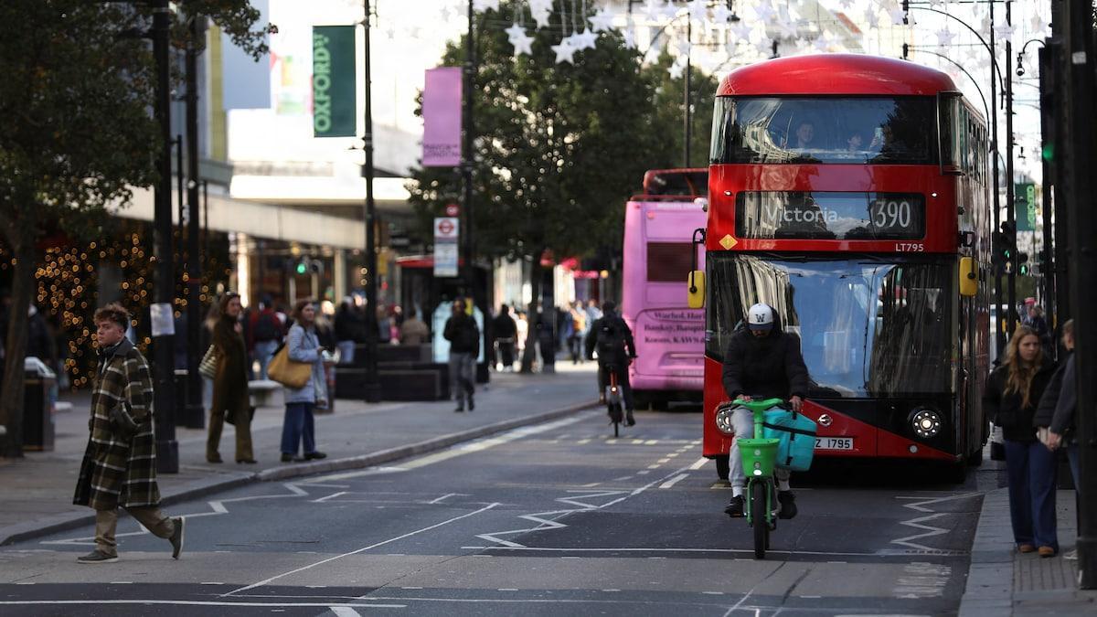 Oxford Street chiude al traffico: un chilometro ai pedoni