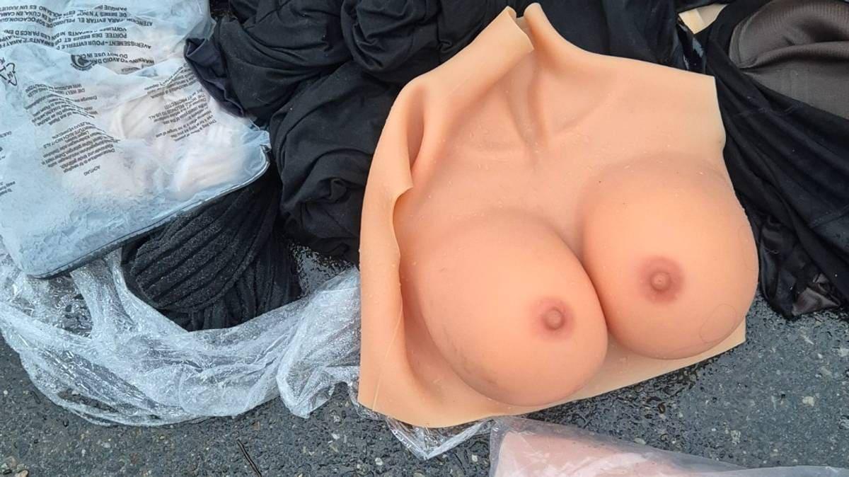 Bambole del sesso abbandonate in strada: «Sembrano cadaveri»