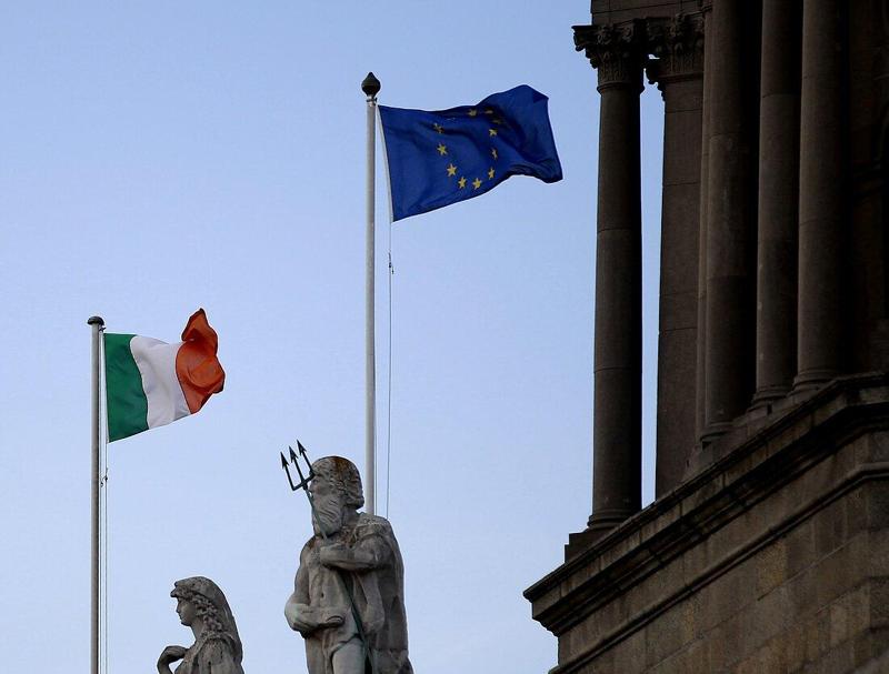 Bilancio UE, aiuti internazionali tagliati del 17%