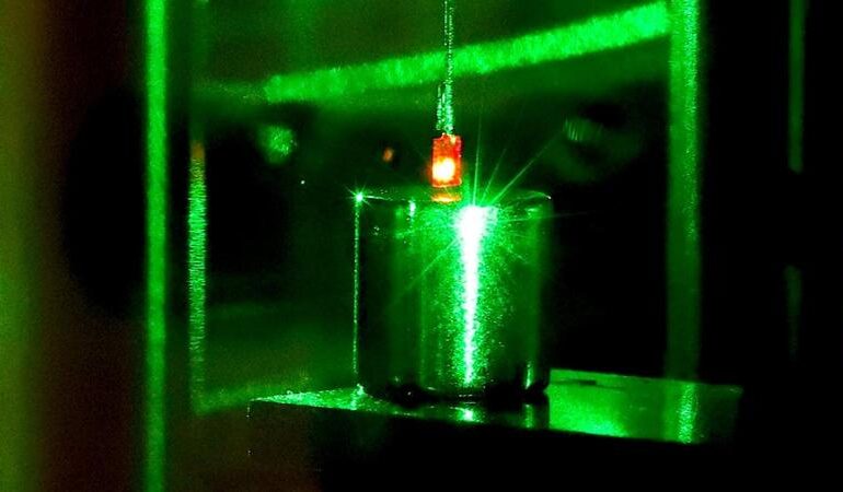 Spin quantistici muovono un oggetto largo un centimetro
