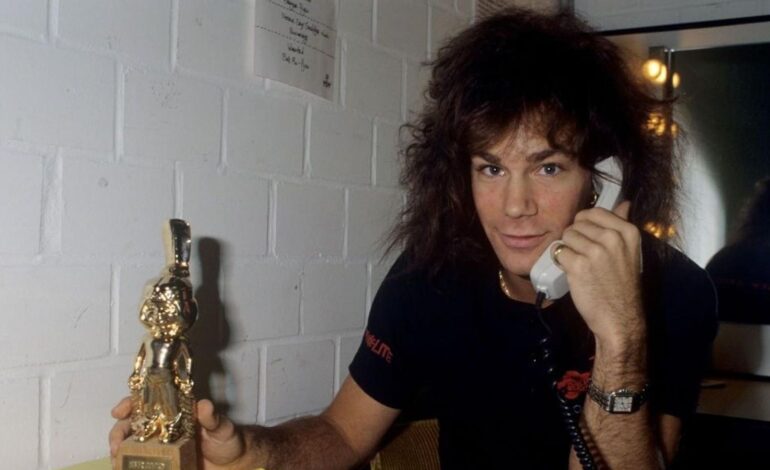 Telefonate notturne e insulti: Bon Jovi offrì 500.000 dollari