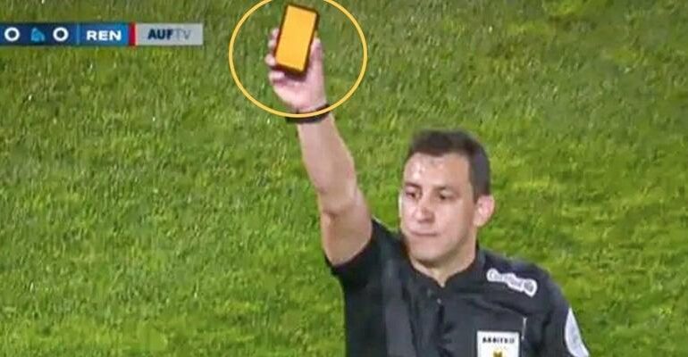 Cartellini digitali al posto di giallo e rosso: la novità in campo