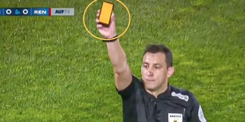 Cartellini digitali al posto di giallo e rosso: la novità in campo