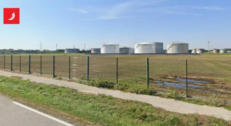 Fabbrica clandestina di sigarette: 20 lavoratori chiusi per 25 giorni