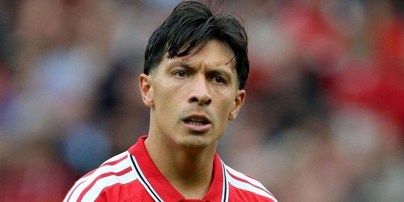 Manchester United, Martinez si scusa dopo le critiche al club