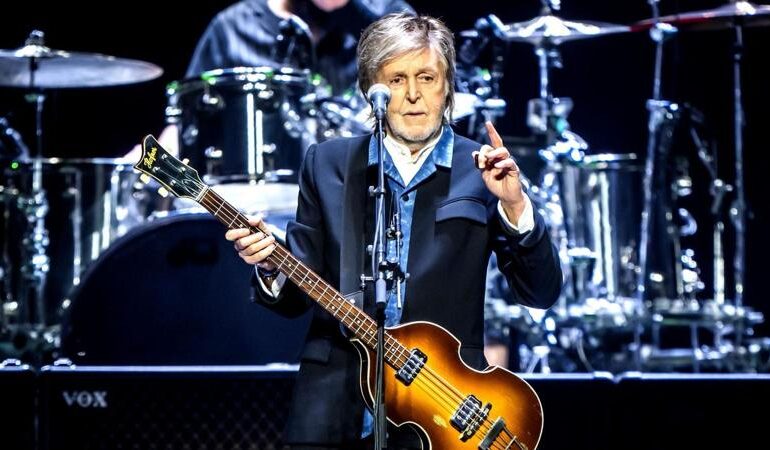Beatles, McCartney nota la differenza di statura tra gli attori