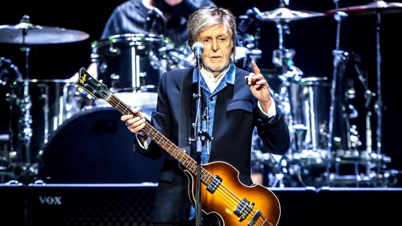 Beatles, McCartney nota la differenza di statura tra gli attori